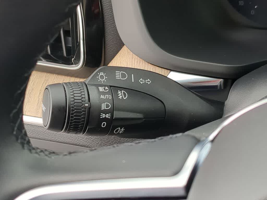 Thumbnail: 2026 Volvo XC60 - 25