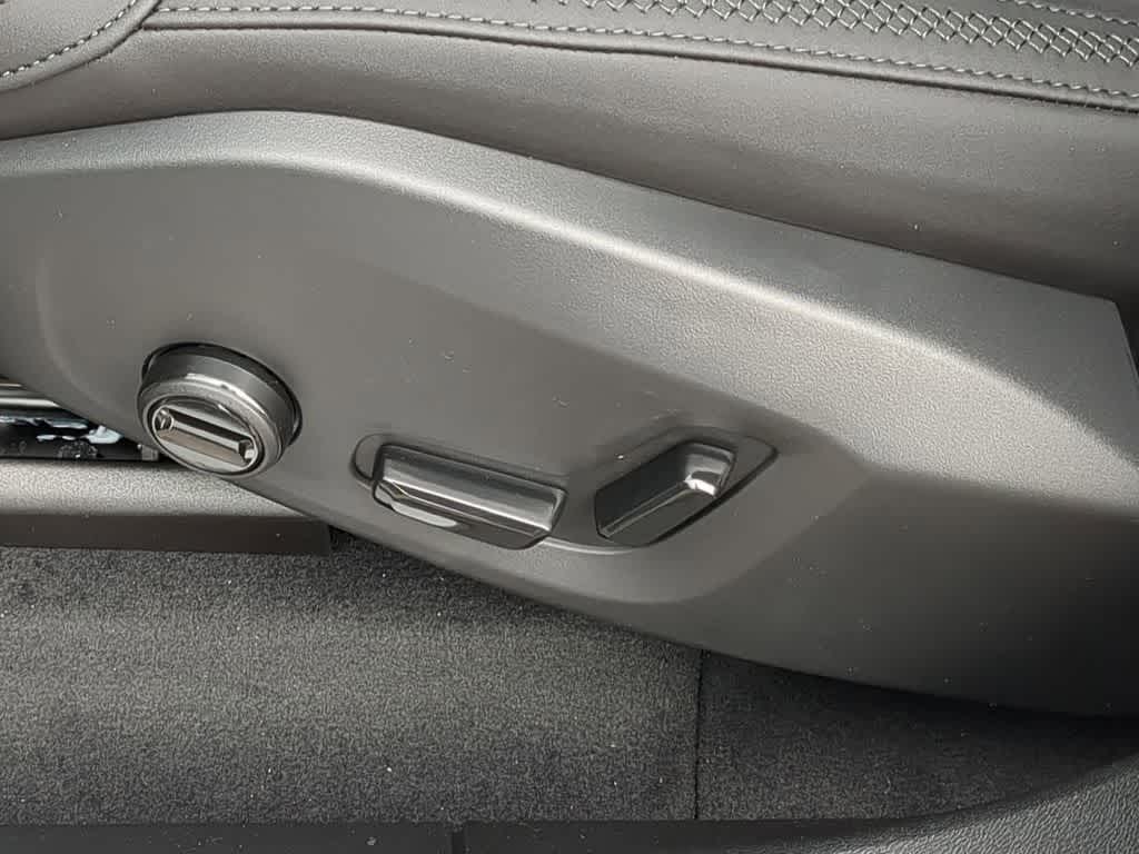 Thumbnail: 2026 Volvo XC60 - 16