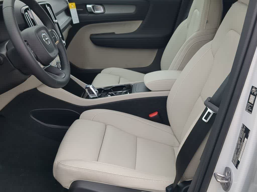 Thumbnail: 2026 Volvo XC40 - 15