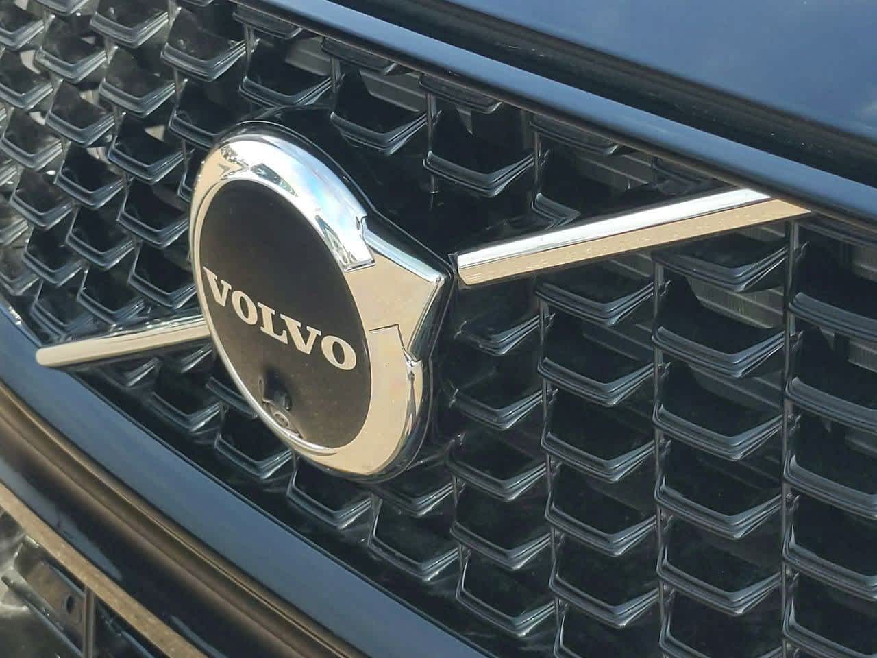 Thumbnail: 2025 Volvo XC60 - 10