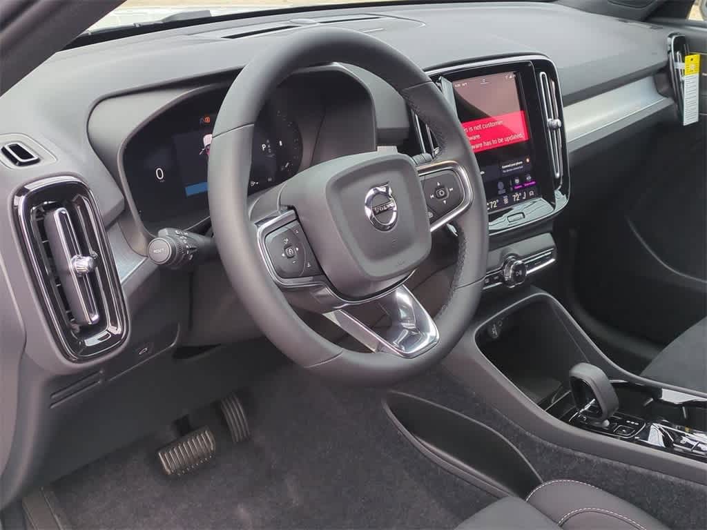 Thumbnail: 2026 Volvo XC40 - 2