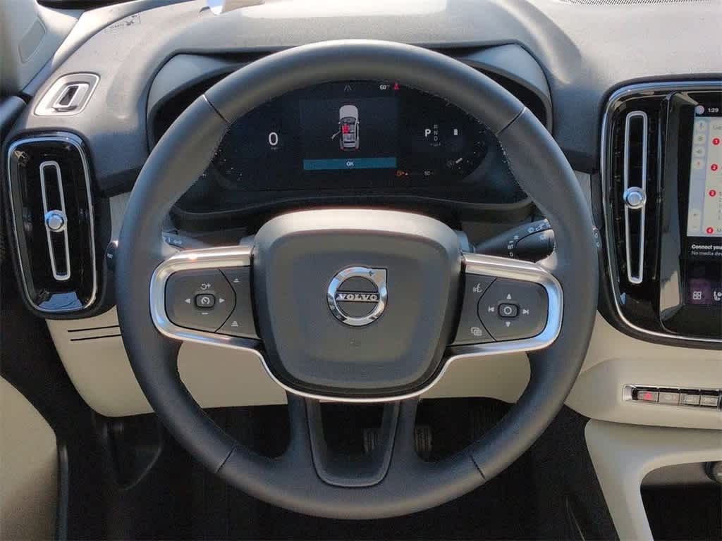 Thumbnail: 2026 Volvo XC40 - 22