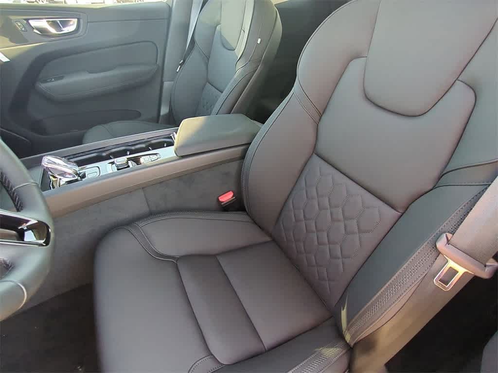 Thumbnail: 2026 Volvo XC60 - 15