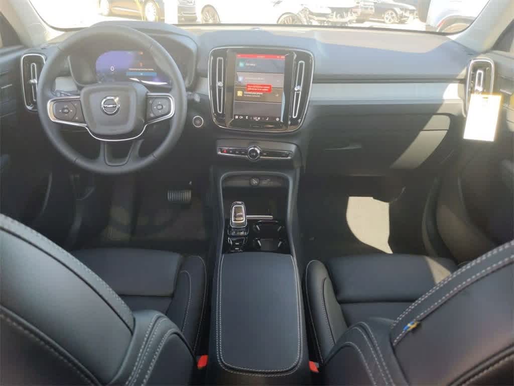 Thumbnail: 2025 Volvo XC40 - 12