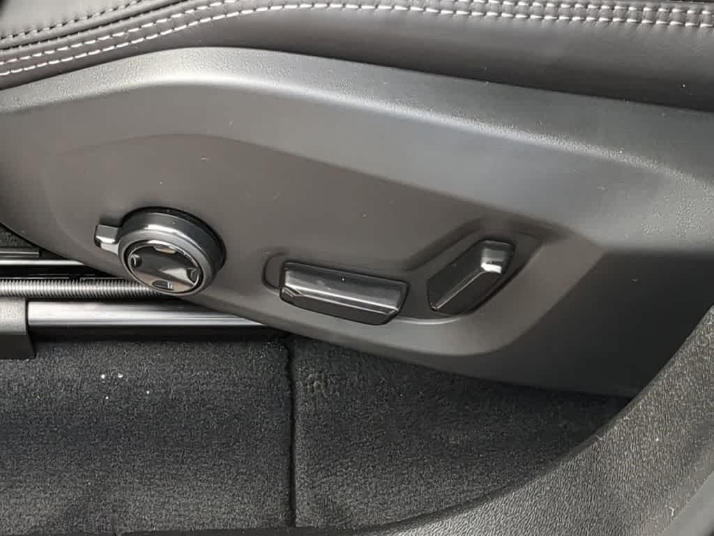 Thumbnail: 2026 Volvo XC60 - 16