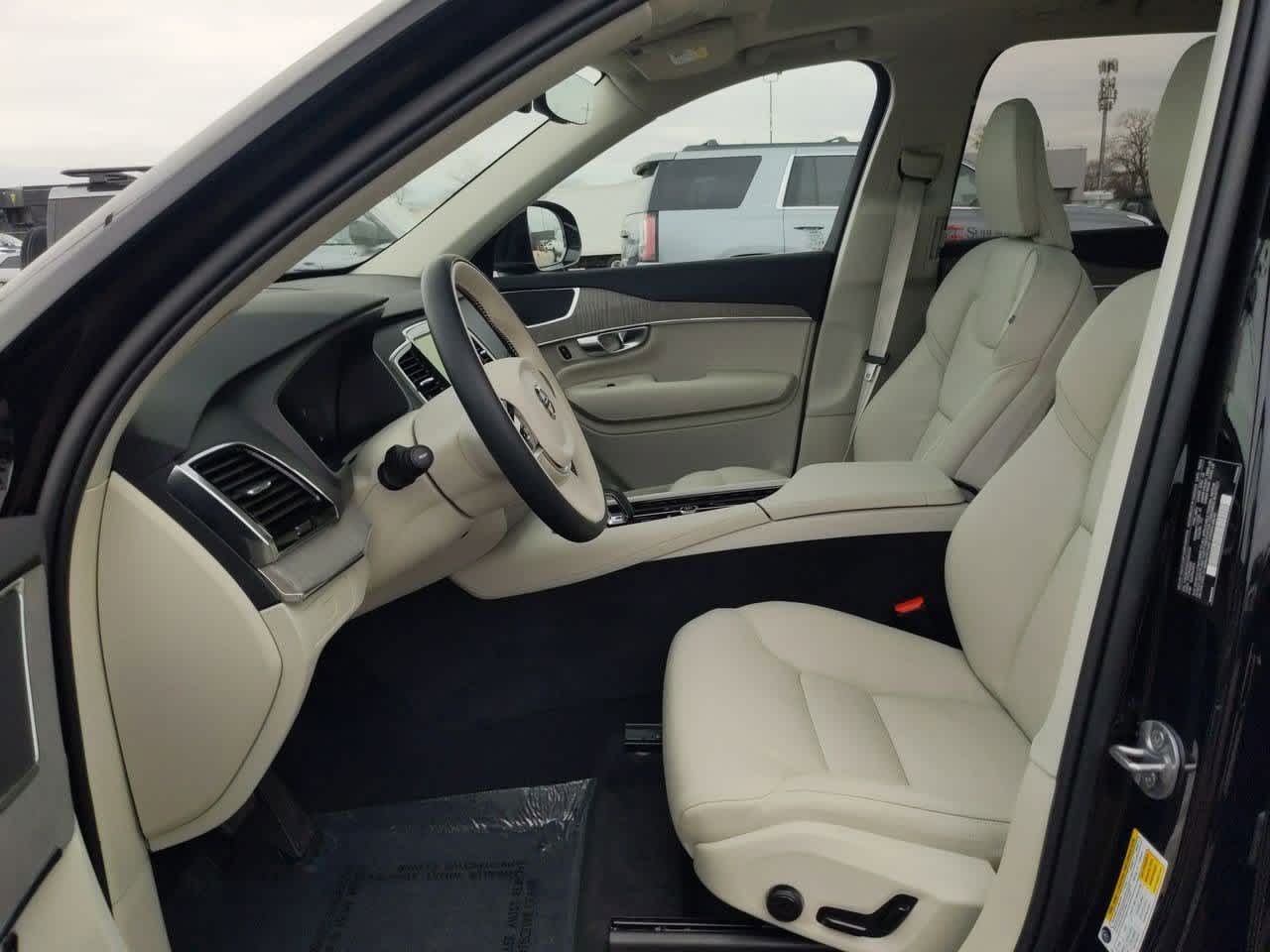 Thumbnail: 2025 Volvo XC90 - 14