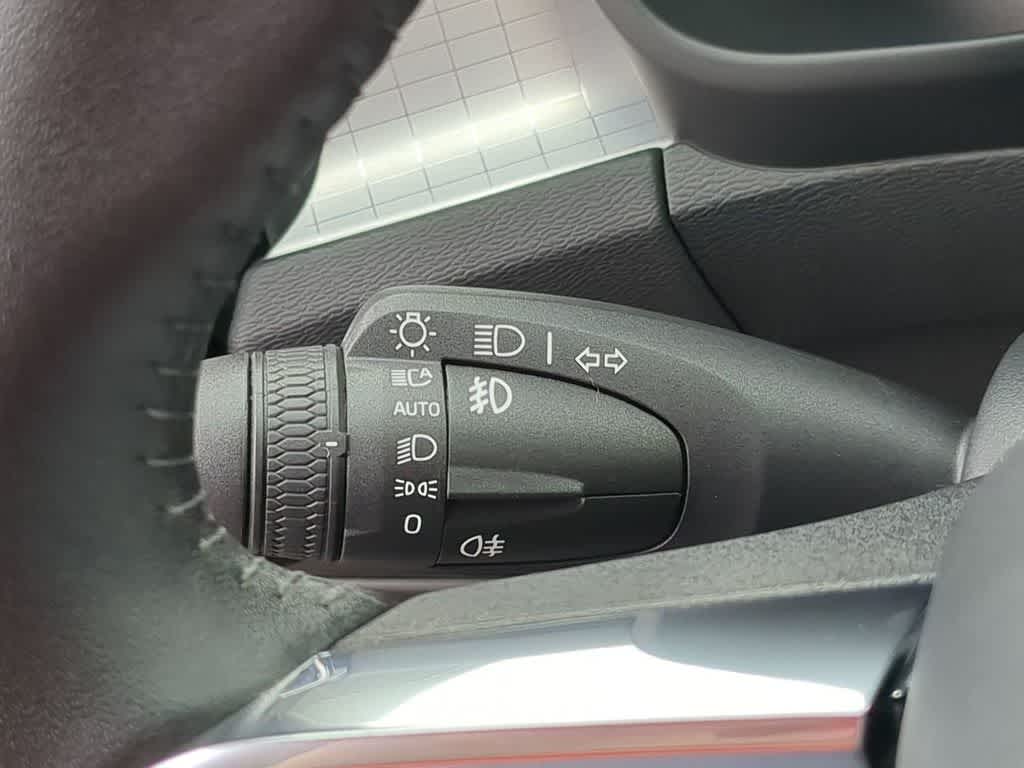 Thumbnail: 2021 Volvo XC40 - 25