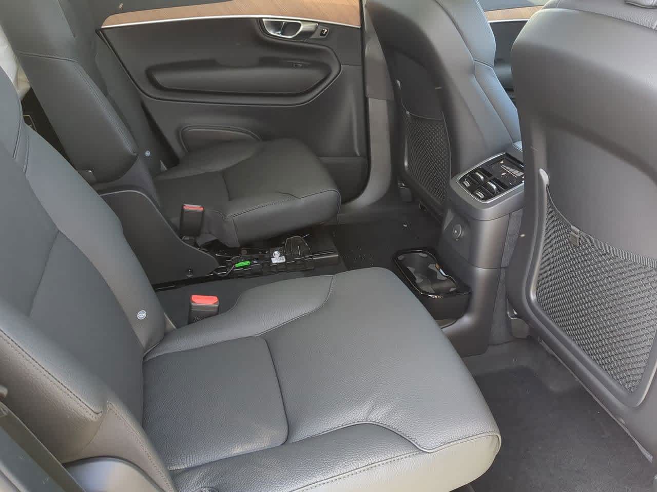 2025 Volvo XC90 T8 Plus 21