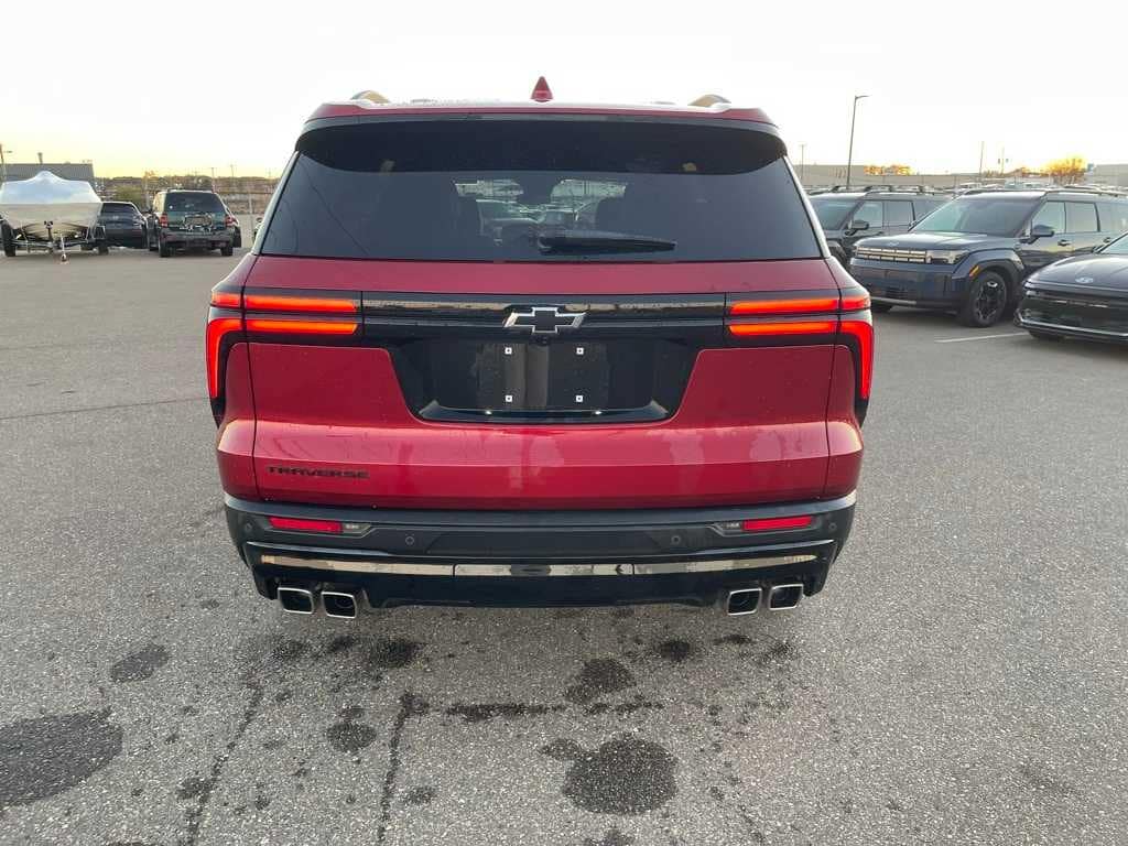 Used 2025 Chevrolet Traverse LT SUV