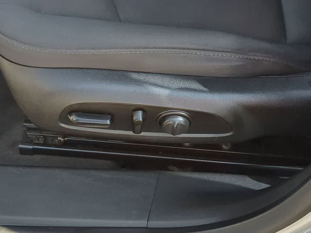 Thumbnail: 2019 Chevrolet Malibu - 16