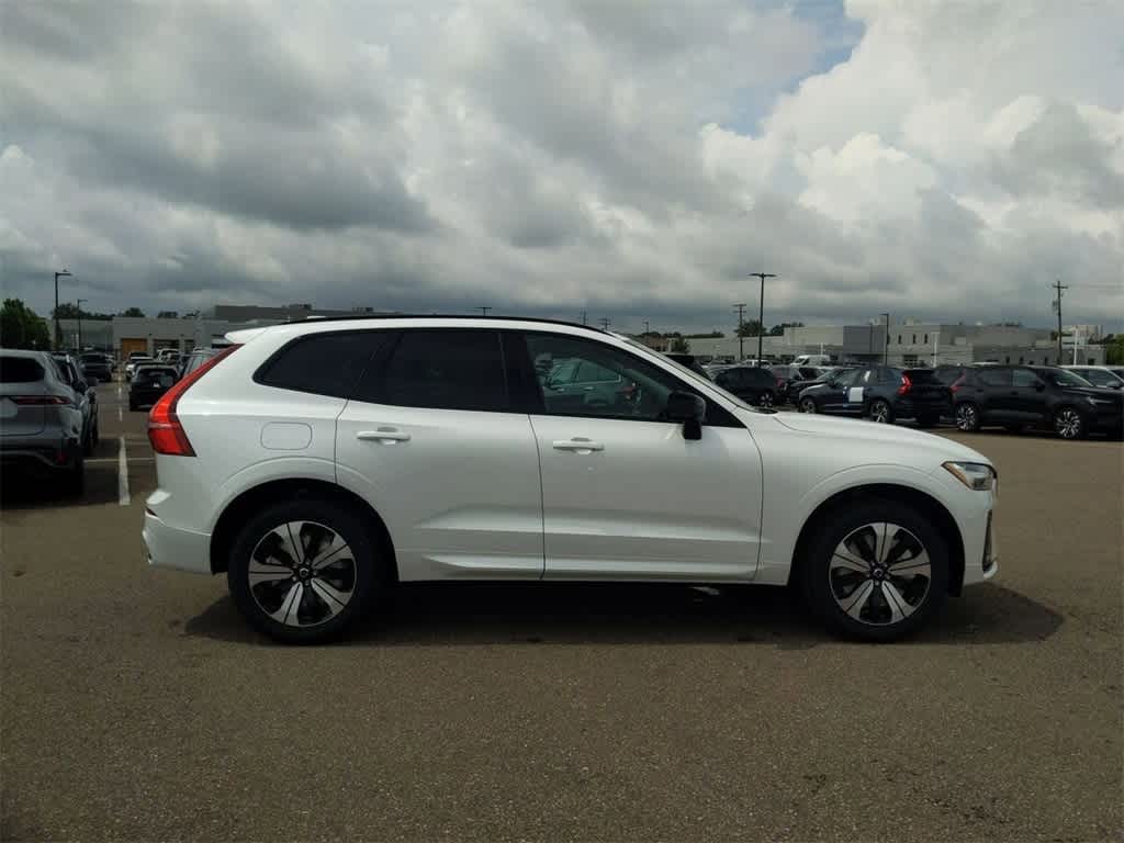 Thumbnail: 2025 Volvo XC60 - 7
