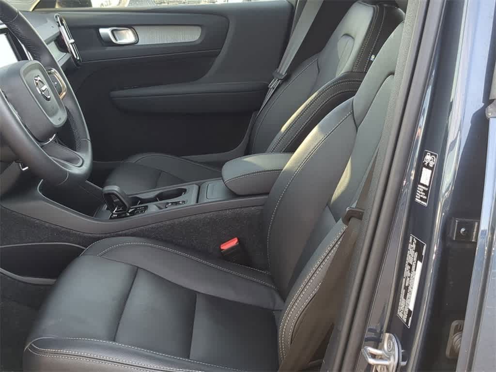 Thumbnail: 2026 Volvo XC40 - 15