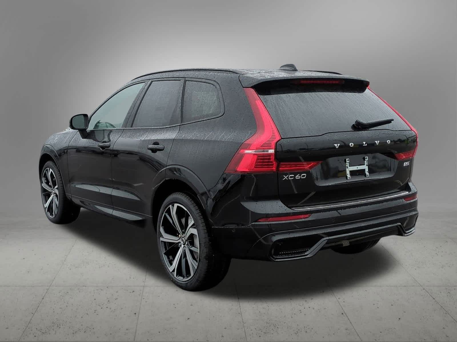 2025 Volvo XC60 B5 photo 4