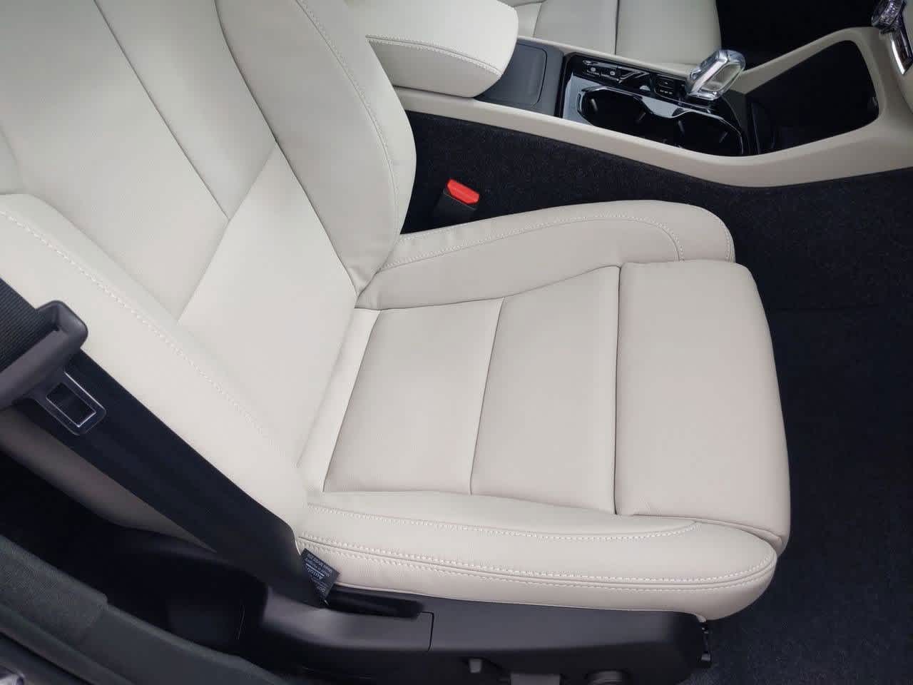2025 Volvo XC40 B5 Ultimate 21