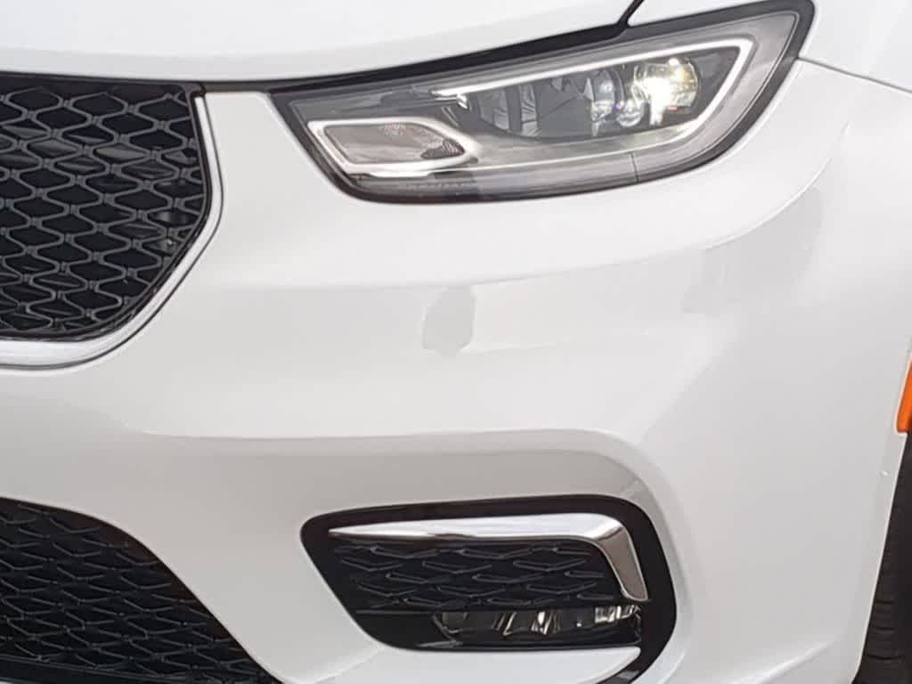 Thumbnail: 2024 Chrysler Pacifica - 10