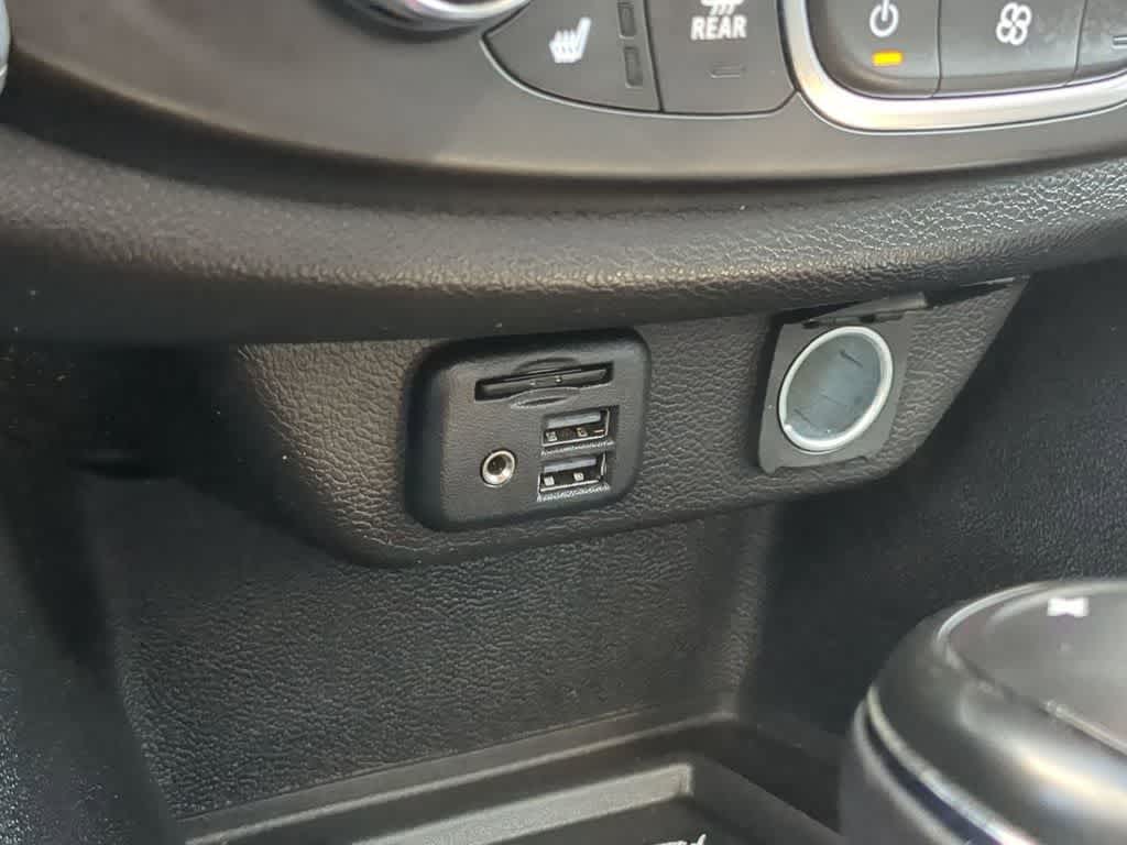 Thumbnail: 2020 Chevrolet Traverse - 30