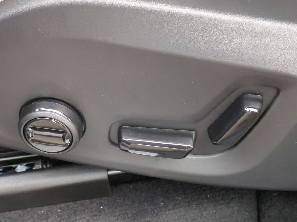 Thumbnail: 2026 Volvo XC60 - 16