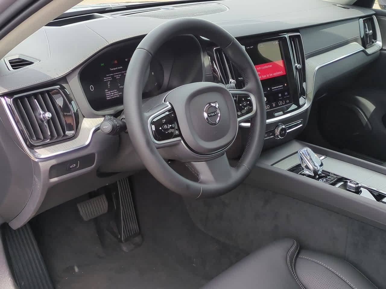 2026 Volvo V60 Cross Country B5 photo 2