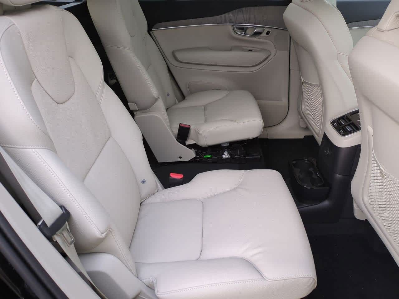 2025 Volvo XC90 T8 Plus 20
