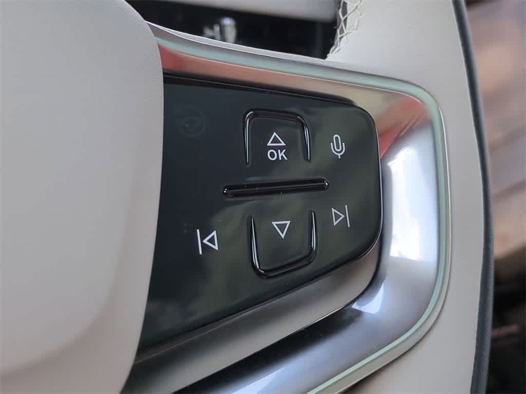 Thumbnail: 2025 Volvo EX90 - 25