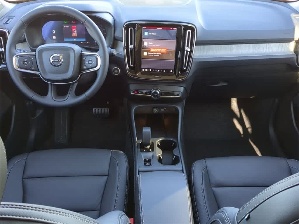 Thumbnail: 2025 Volvo XC40 - 15