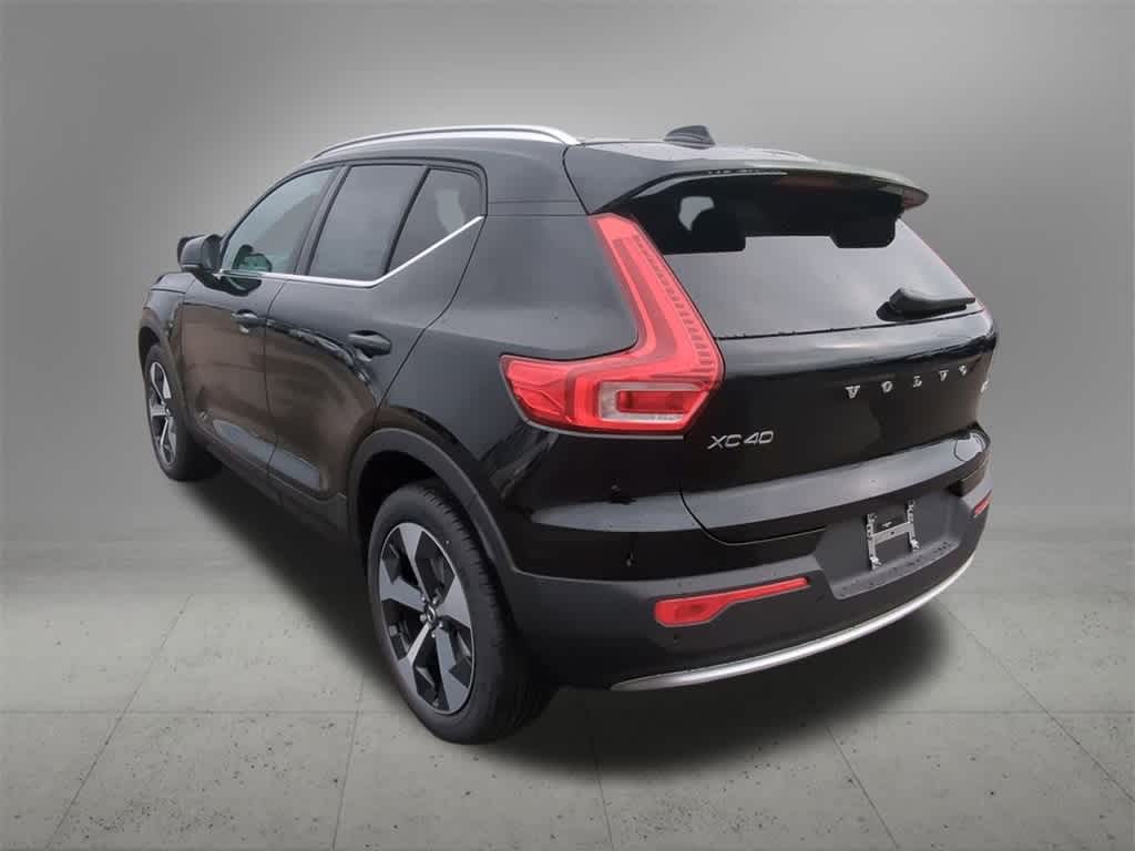 Thumbnail: 2025 Volvo XC40 - 4