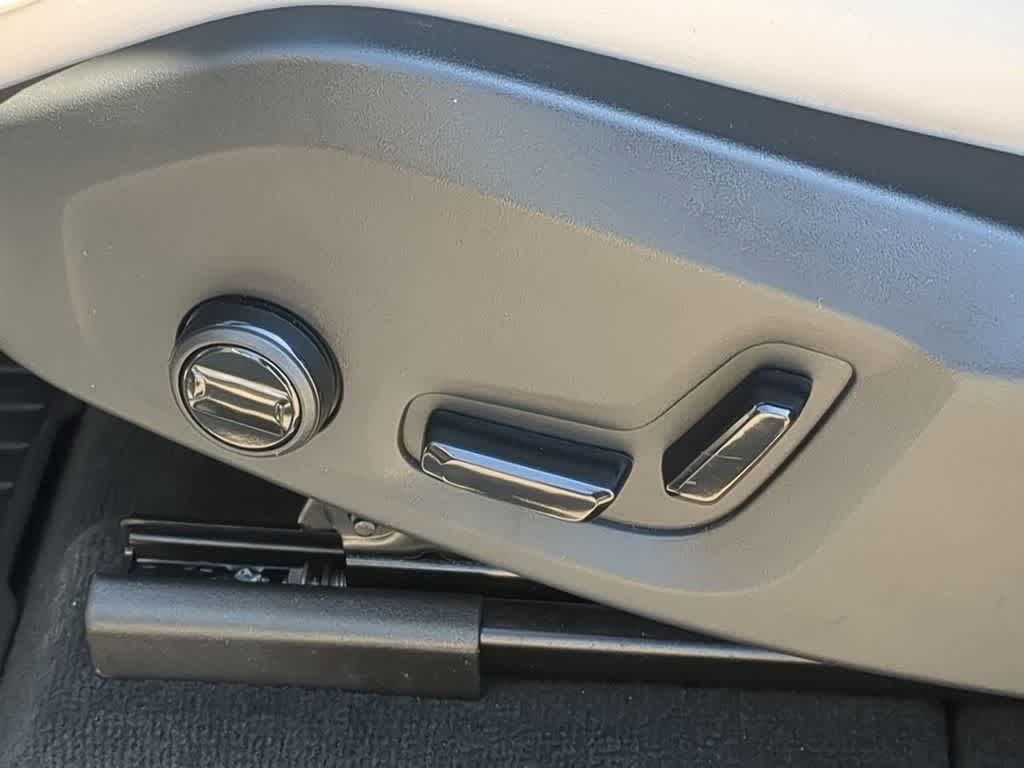 Thumbnail: 2026 Volvo XC90 - 16