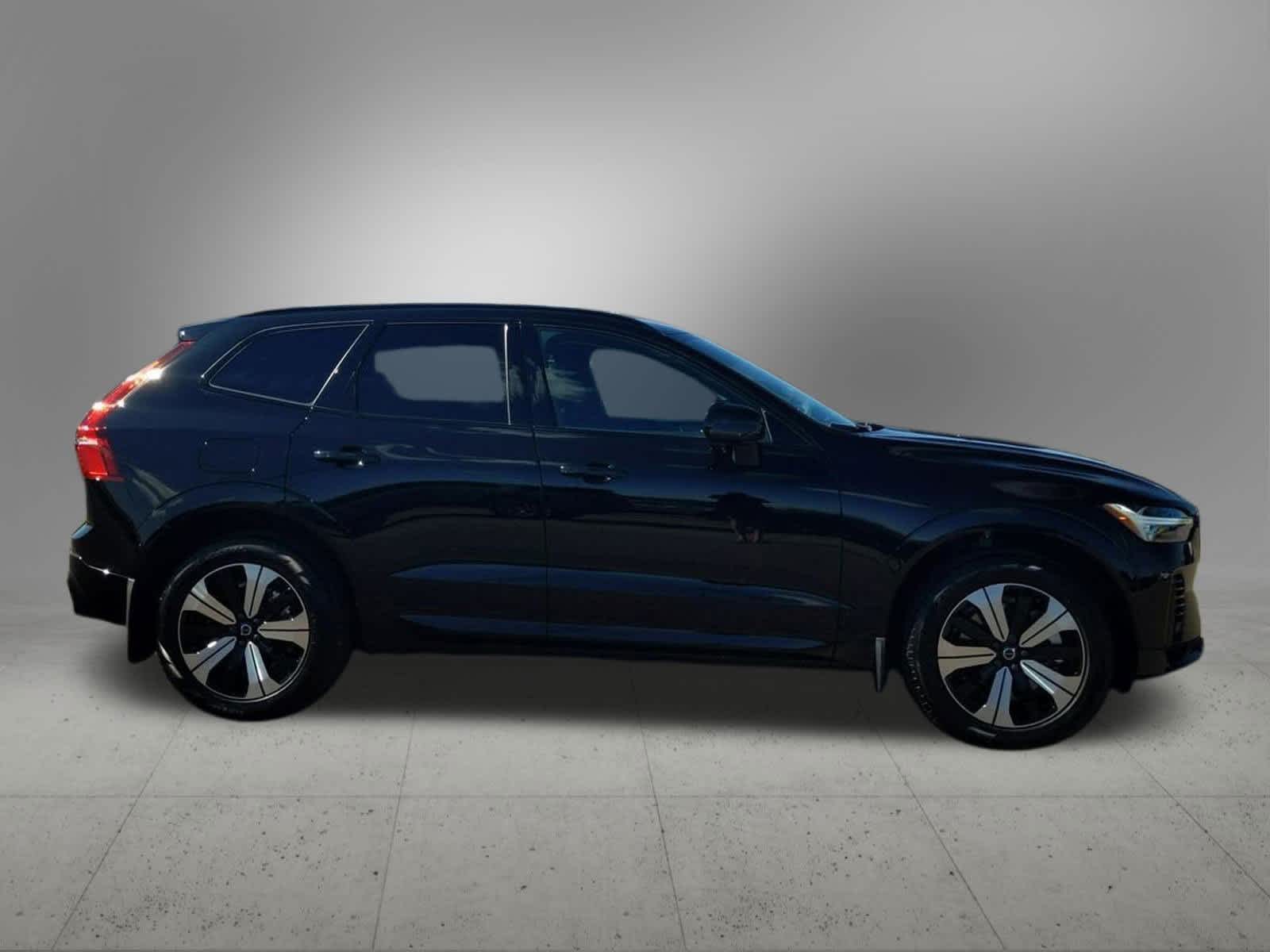 Thumbnail: 2025 Volvo XC60 - 7