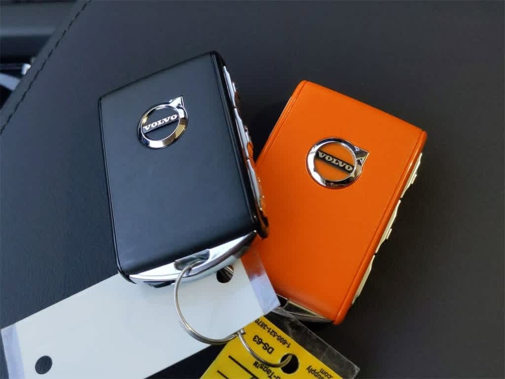 Thumbnail: 2025 Volvo XC60 - 25