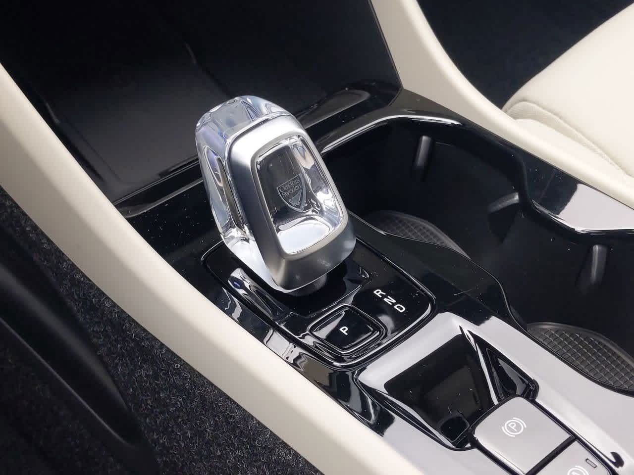 2025 Volvo XC40 B5 Ultimate 31