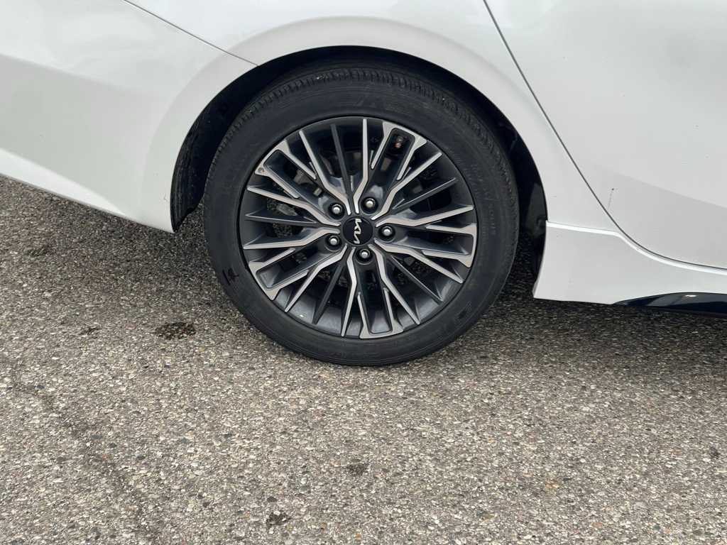 Thumbnail: 2024 Kia Forte - 31