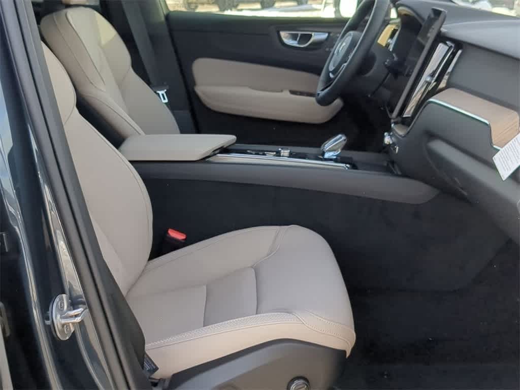 Thumbnail: 2026 Volvo XC60 - 20