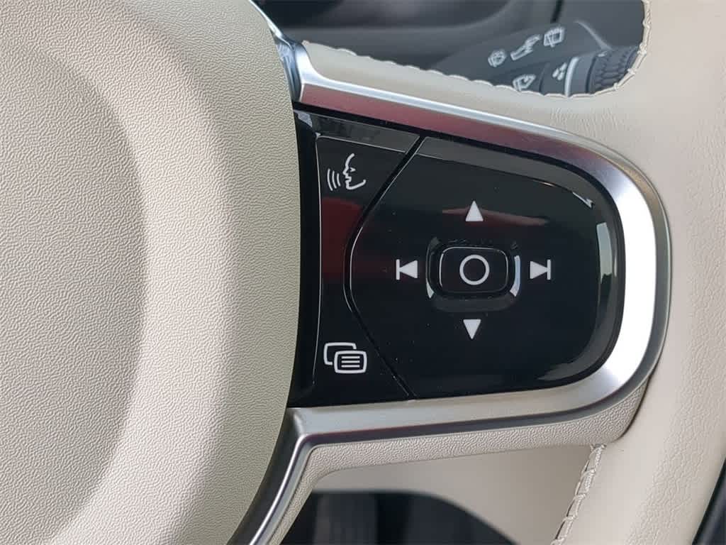 Thumbnail: 2025 Volvo XC90 - 25