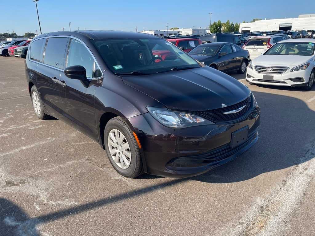 Thumbnail: 2018 Chrysler Pacifica - 7