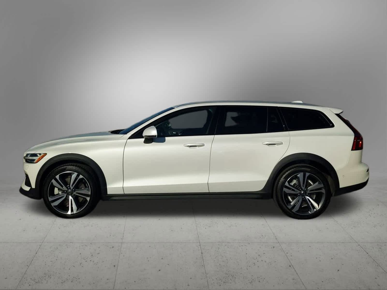 Thumbnail: 2025 Volvo S60 - 3
