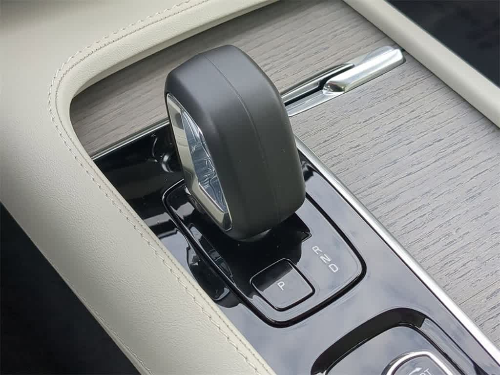 Thumbnail: 2025 Volvo XC90 - 33