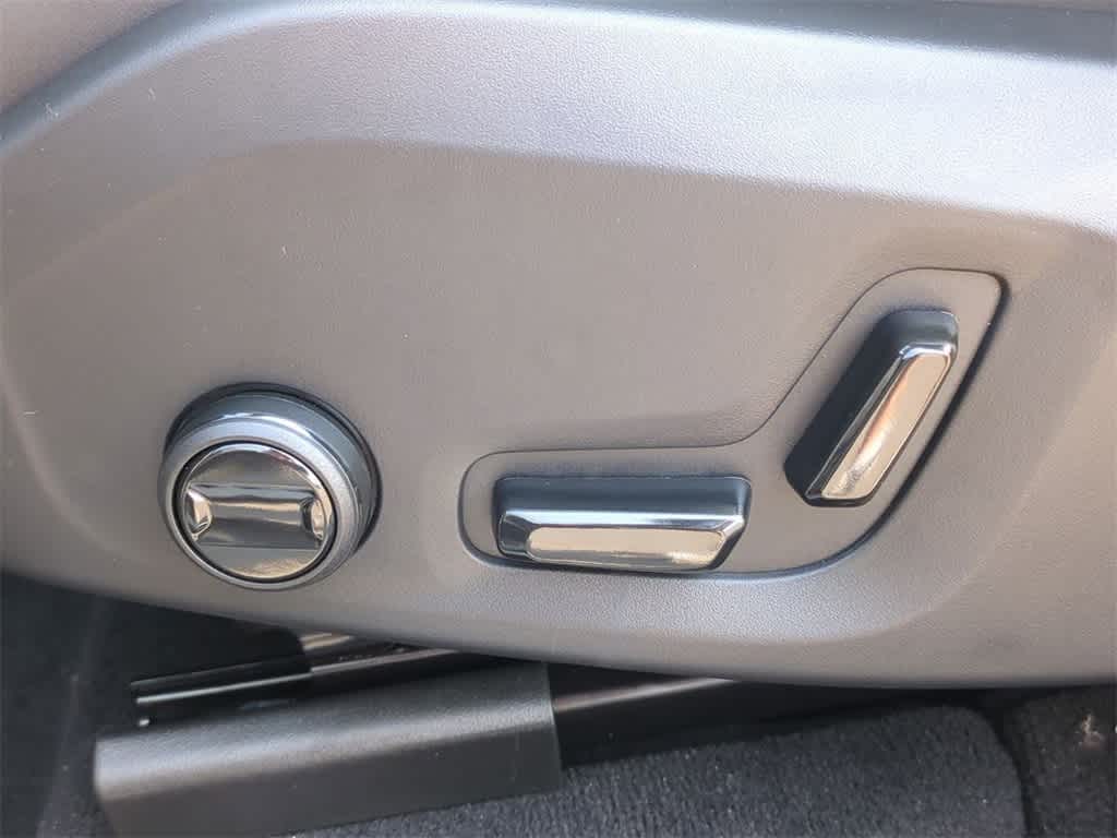 Thumbnail: 2026 Volvo XC60 - 16