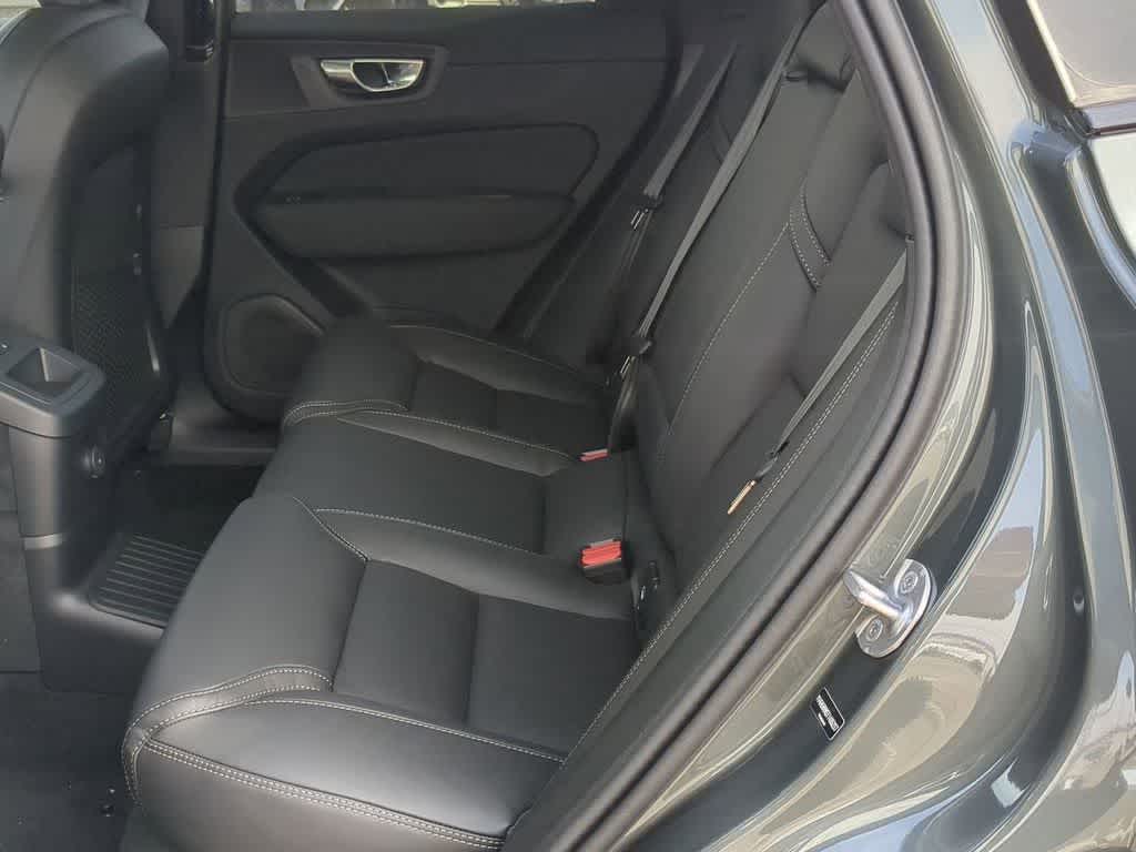 Thumbnail: 2026 Volvo XC60 - 18