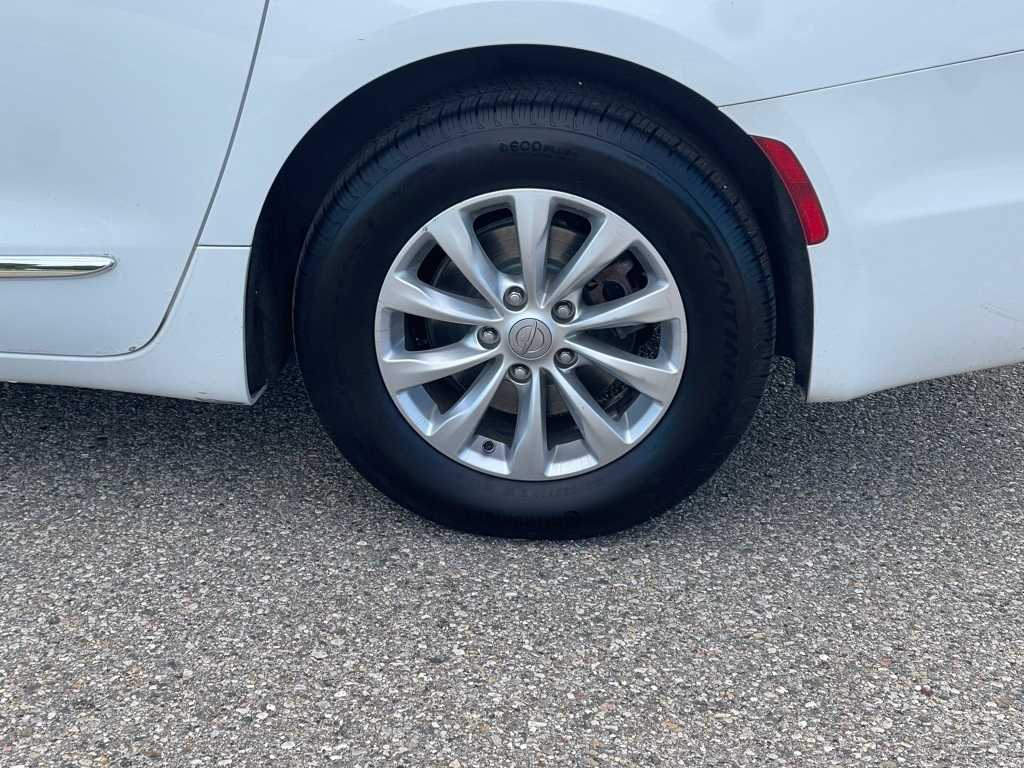 Thumbnail: 2019 Chrysler Pacifica - 15