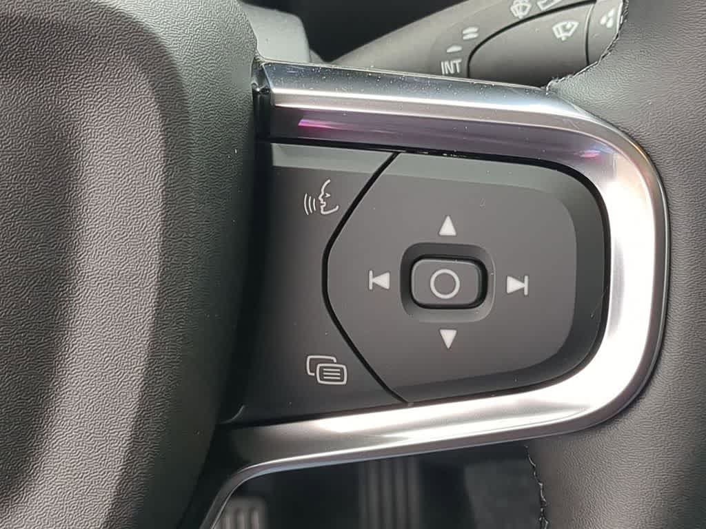 Thumbnail: 2026 Volvo XC40 - 23