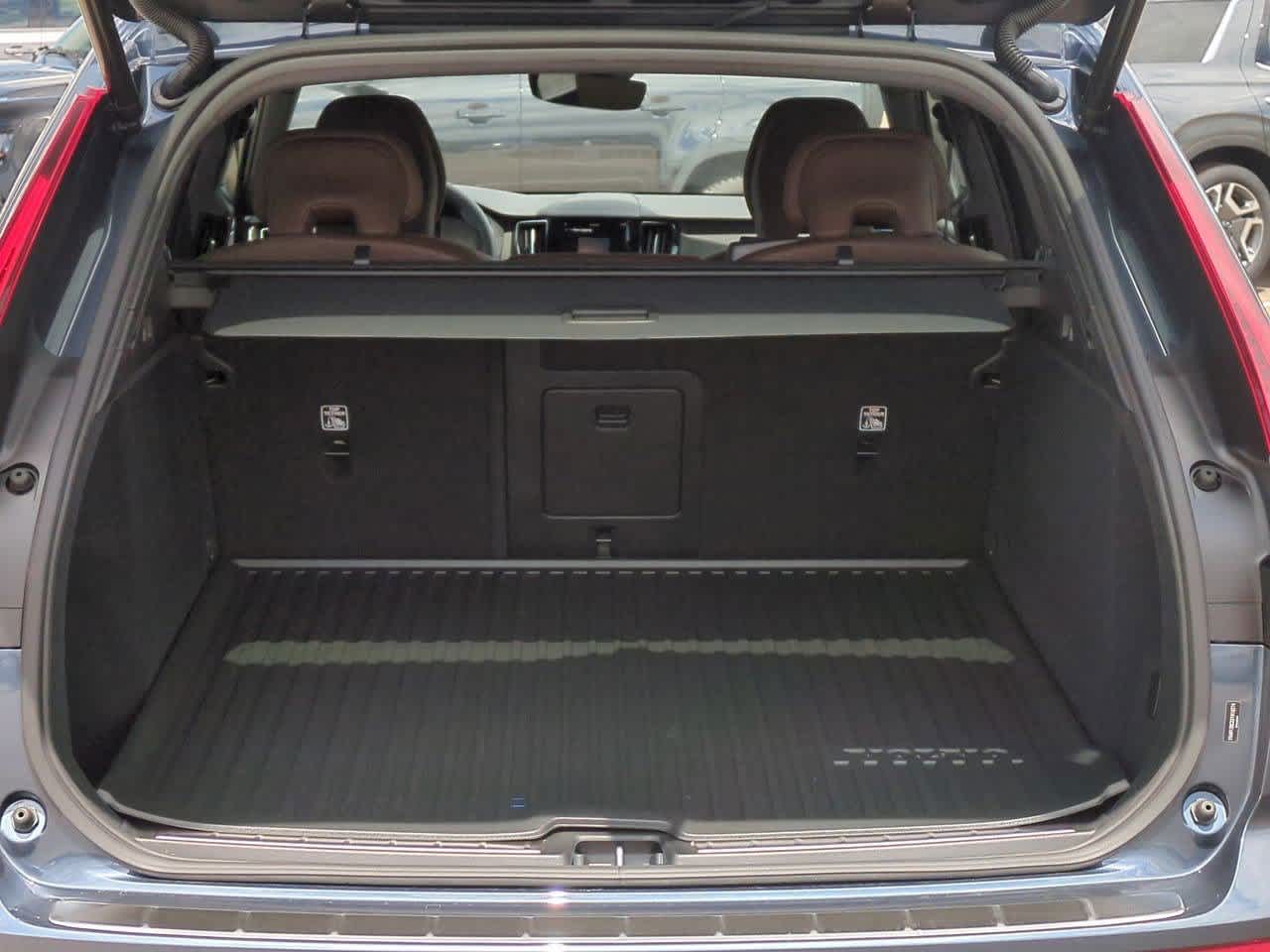 Thumbnail: 2025 Volvo XC60 - 33
