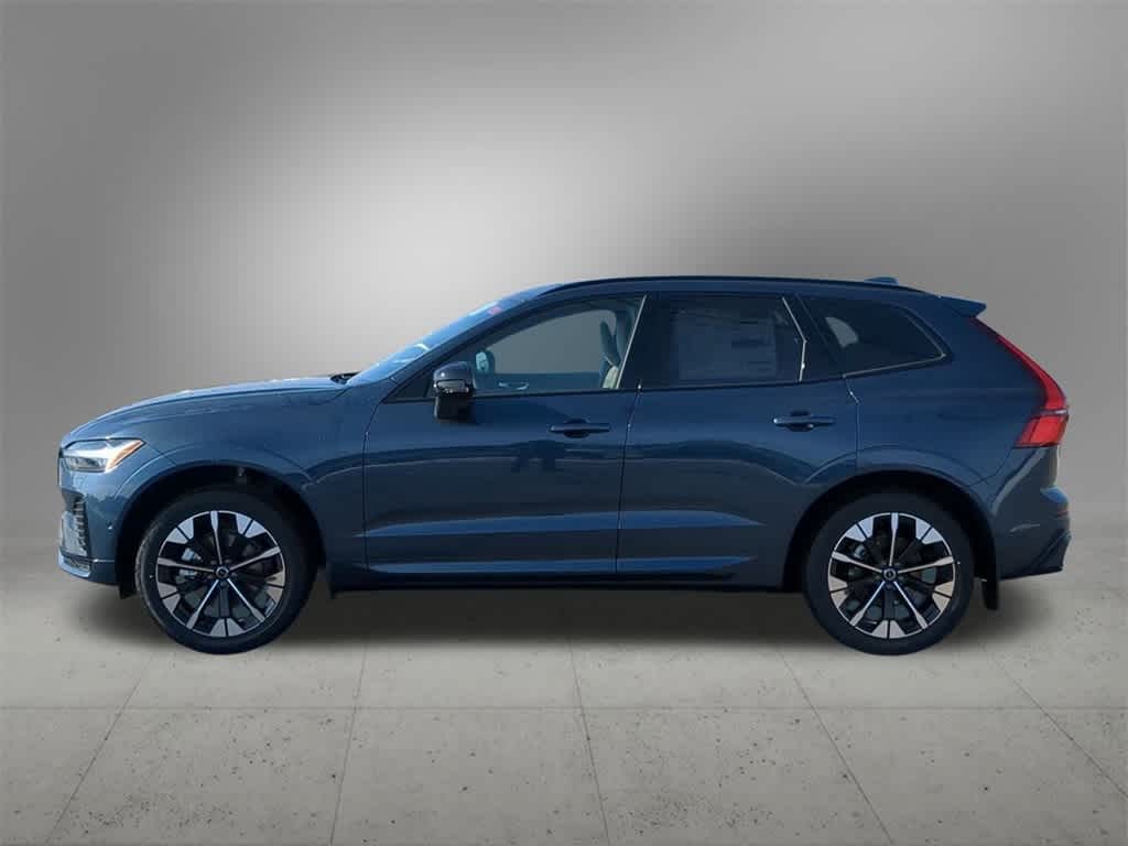 Thumbnail: 2026 Volvo XC60 - 3