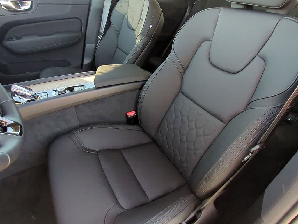 Thumbnail: 2026 Volvo XC60 - 15