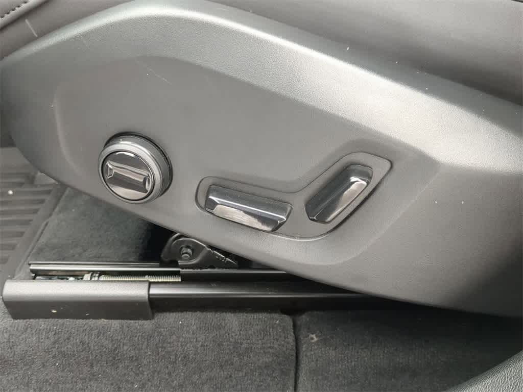 Thumbnail: 2026 Volvo XC60 - 16