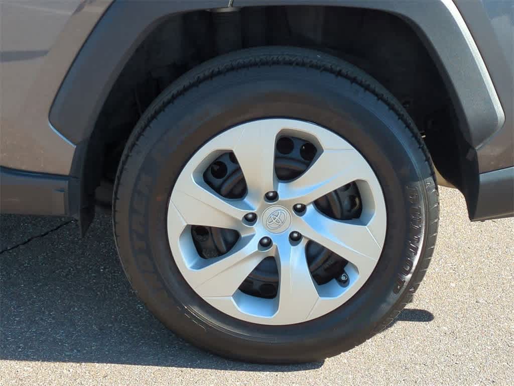 Thumbnail: 2022 Toyota RAV4 - 12