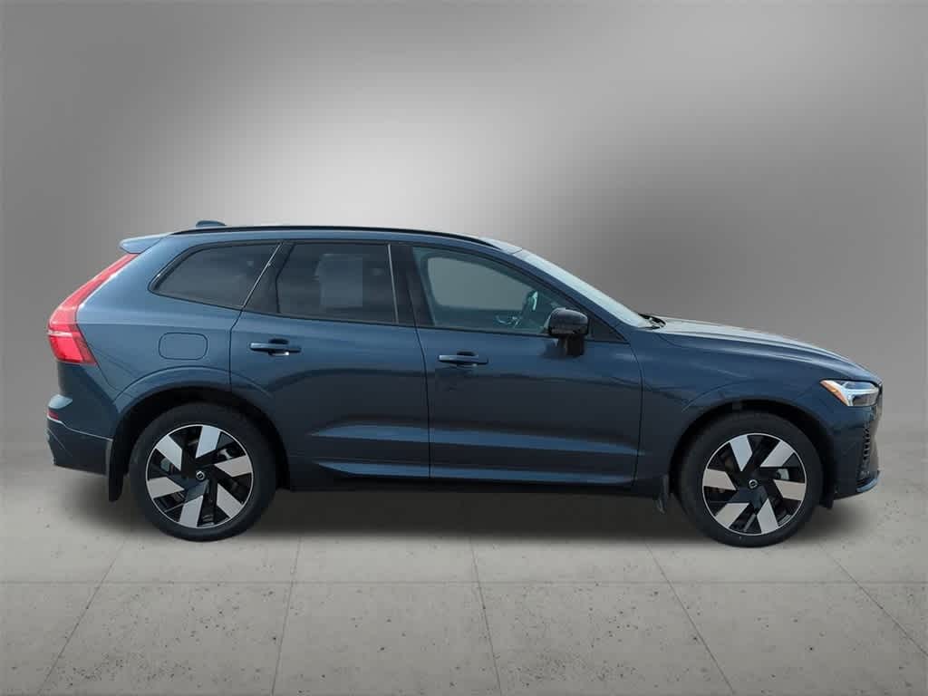 Thumbnail: 2025 Volvo XC60 - 7