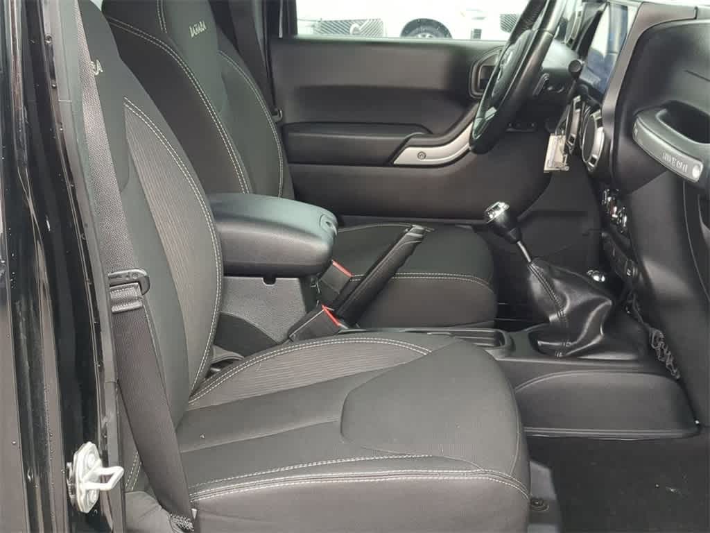 Thumbnail: 2017 Jeep Wrangler - 21