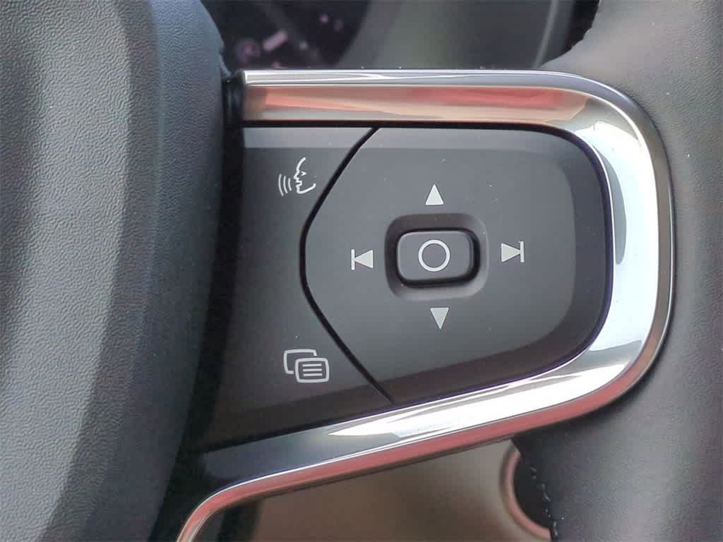 Thumbnail: 2026 Volvo XC40 - 25