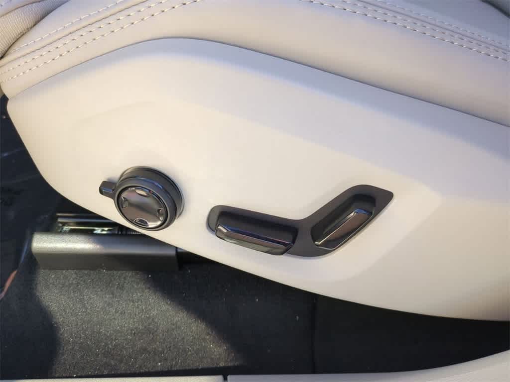 Thumbnail: 2026 Volvo XC60 - 9