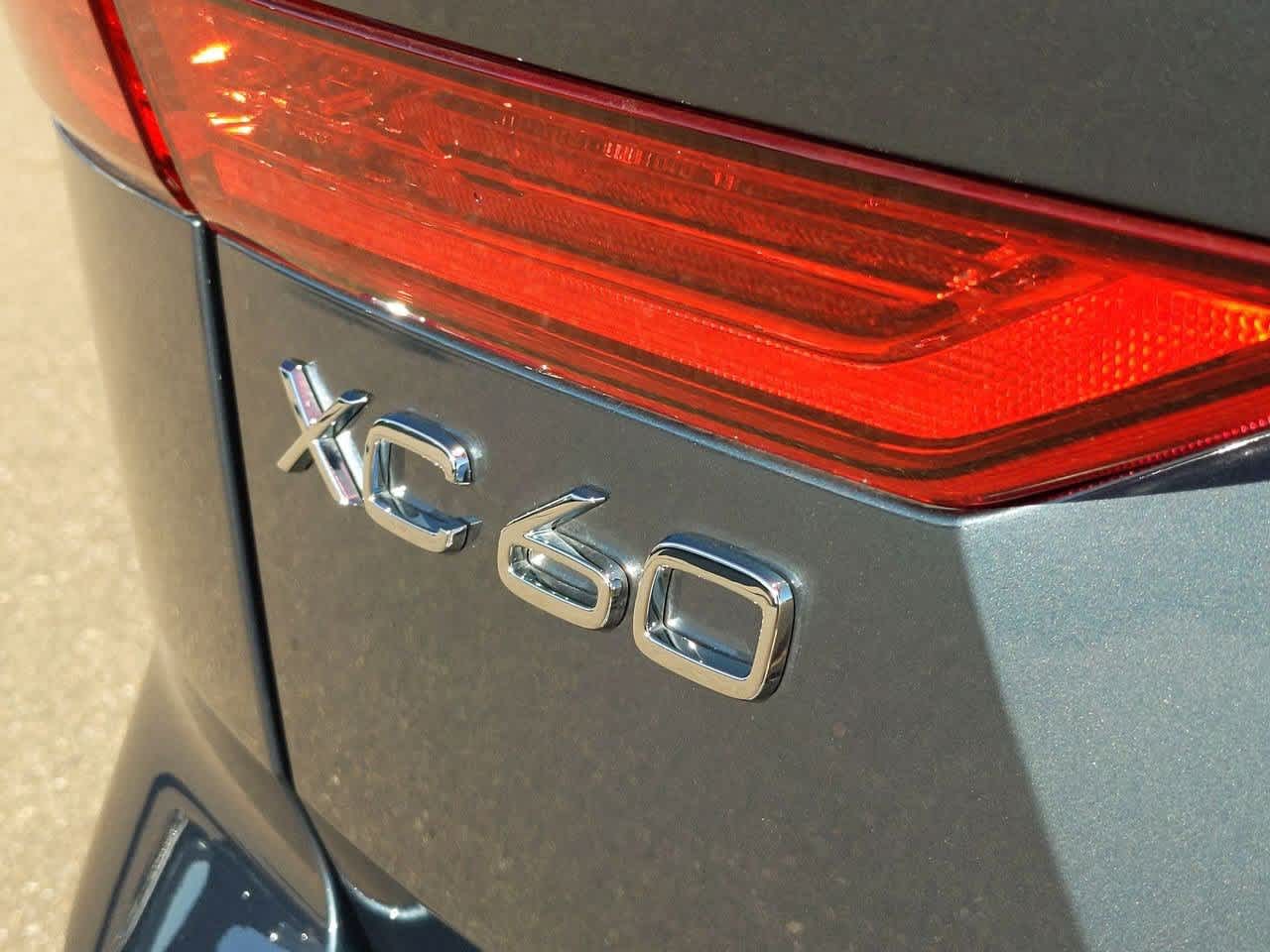 Thumbnail: 2025 Volvo XC60 - 11